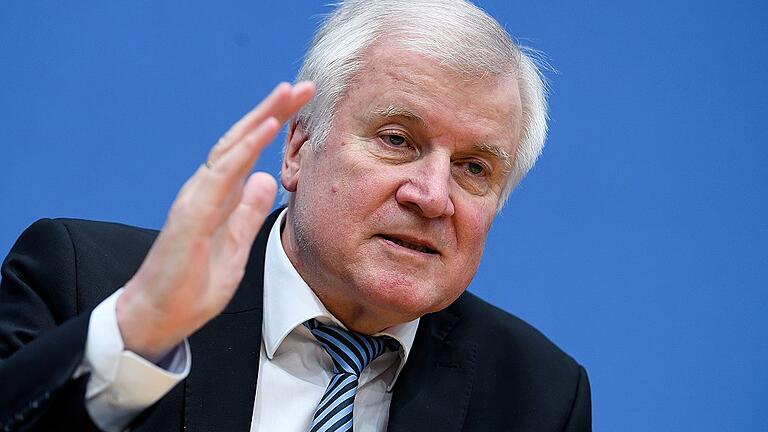 Pressekonferenz zu Cyber-Sicherheit       -  Am Samstag ist für Horst Seehofer Schluss als CSU-Chef. Bundesinnenminister will der 69-Jährige bleiben &ndash; und später vielleicht mal ein Buch schreiben.