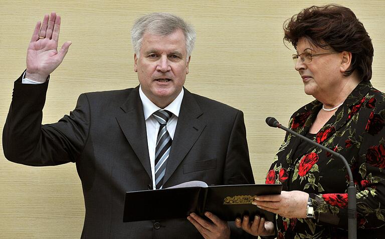 Horst Seehofer wurde im Oktober 2008 im Bayerischen Landtag in München von Landtagspräsidentin Barbara Stamm als bayerischer Ministerpräsident vereidigt.&nbsp;