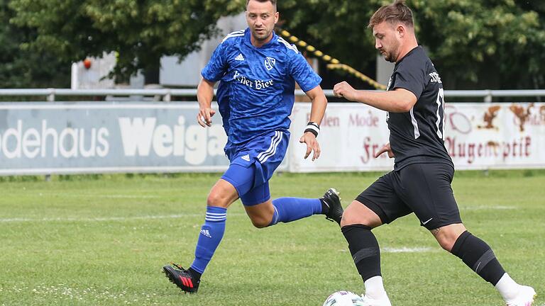 Für Lohrs Spielertrainer Christian Schmitt (links, hier auf einem Foto aus dem vergangenen Jahr im Duell mit Fabian Zehn vom SSV Kitzingen) und sein Team gab es am Samstag nichts zu holen.