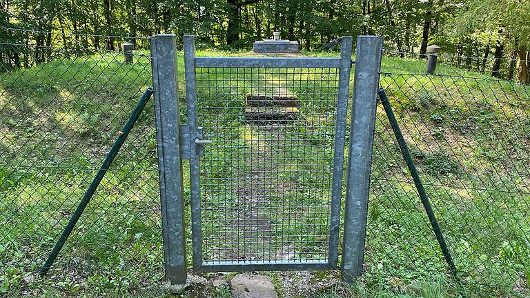 Hier ist womöglich das Einfallstor für oberflächennahes Wasser und Bakterien zu sehen: Der Hochbehälter im Wald oberhalb von Krommenthal steht im Verdacht, für die Verunreinigungen im Trinkwasser verantwortlich zu sein.
