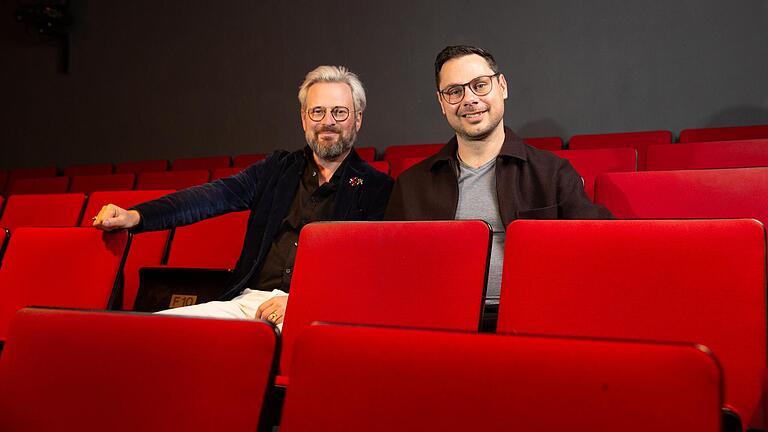 Das Theater Chambinzky ist der Stadt Würzburg einiges wert. Sie räumt dem Privattheater nun eine eigene Haushaltsstelle ein. Im Bild der Theaterchef Csaba Beke (rechts) und Oberspielleiter Kai Christian Moritz.