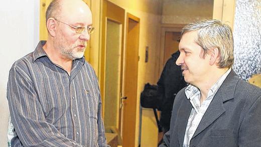 Gerold Weiß bleibt Sieger: Höchheims Bürgermeister Michael Hey (rechts) gratulierte am 16. März seinem Herausforderer. Nachprüfungen der Wahl bestätigten jetzt den Erfolg des Gollmuthhäusers. Gerold Weiß bleibt Sieger: Höchheims Bürgermeister Michael Hey (rechts) gratulierte am 16. März seinem Herausforderer. Nachprüfungen der Wahl bestätigten jetzt den Erfolg des Gollmuthhäusers.
