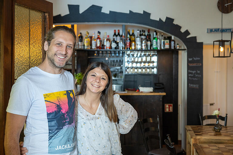 Die heutigen Betreiber des 'Capri Blaue Grotte': Dominik Schraut und Ruth Lopez betreiben das Restaurant seit September 2021.