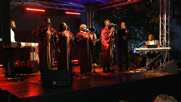 Lebenslust und Freude an der Musik mit dem &quot;NewLifeGeospel Choir&quot; gab es im Pfarrgarten der evangelischen St. Johanniskirche beim diesjährigen Programm von &quot;Musik in historischen Häusern und Höfen&quot;.