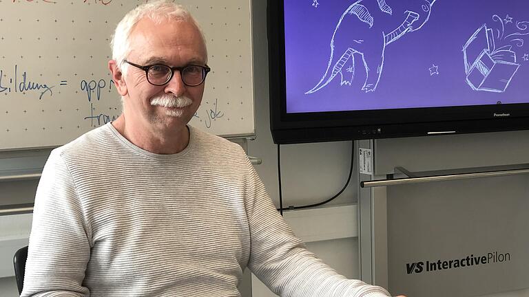 Thomas Feser (63) ist in Gemünden aufgewachsen. Seit mittlerweile 19 Jahren ist er Schulleiter der Staatlichen Realschule in Gemünden. Schon sein Vater hatte dort unterrichtet. Thomas Feser (63) ist in Gemünden aufgewachsen. Seit mittlerweile 19 Jahren ist er Schulleiter der Staatlichen Realschule in Gemünden. Schon sein Vater hatte dort unterrichtet. 