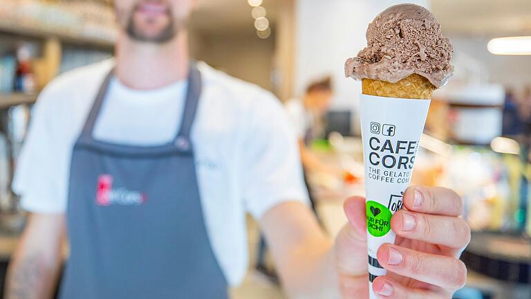 Das 'Cafe Del Corso' hält an seinem Eis-Preis fest: Wie im Vorjahr kostet die Kugel 1,70 Euro. Das 'Cafe Del Corso' hält an seinem Eis-Preis fest: Wie im Vorjahr kostet die Kugel 1,70 Euro.