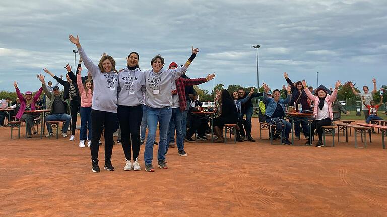 Beim Sport- und Kulturfestival 'Respekt statt Rassismus' zeigte das Aktionsbündnis und die über 600 Besucher, wie ein vielfältiges und respektvolles Miteinander in Schweinfurt aussehen kann. Die Organisatorinnen Olga Michel (links), Yasmin Williams (mitte) und Mary Ritzmann (rechts) waren sichtlich zufrieden mit ihrer Veranstaltung.