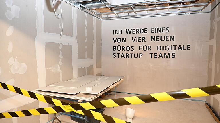 Bei einem Netzwerktreffen im Starthouse Spessart durften Besucherinnen und Besucher einen Blick auf die Baustelle werfen, wo die neuen Büros des Gründerzentrums entstehen. Bei einem Netzwerktreffen im Starthouse Spessart durften Besucherinnen und Besucher einen Blick auf die Baustelle werfen, wo die neuen Büros des Gründerzentrums entstehen. 