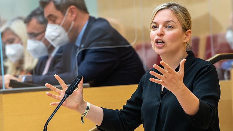 Katharina Schulze, Fraktionsvorsitzende der Grünen im Bayerischen Landtag, ist im Juni 2021 Mutter geworden – und Abgeordnete geblieben. Weil sie auch mit Baby gerne Politik macht.