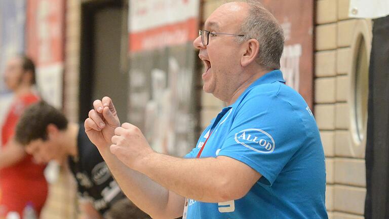Bernd Becker am 6. April 2024 als Trainer des TSV Rothenburg in der Spessarttorhalle beim Spiel beim TSV Lohr, zu dem der Höchberger in dieser Saison als Coach zurückgekehrt ist. Bernd Becker am 6. April 2024 als Trainer des TSV Rothenburg in der Spessarttorhalle beim Spiel beim TSV Lohr, zu dem der Höchberger in dieser Saison als Coach zurückgekehrt ist.