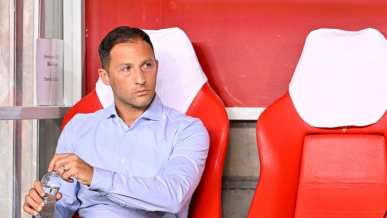 Domenico Tedesco - Die Anzeichen für ein Aus von Domenico Tedesco als Belgiens Fußball-Nationaltrainer verdichten sich Medienberichten zufolge. Domenico Tedesco - Die Anzeichen für ein Aus von Domenico Tedesco als Belgiens Fußball-Nationaltrainer verdichten sich Medienberichten zufolge.