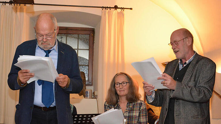 Die Litera(n)ten von links: Bernt Sieg, Bärbel Fürst und Jens Müller-Rastede im Deutschherrnkeller. Foto: Björn Hein - Die Litera(n)ten von links: Bernt Sieg, Bärbel Fürst und Jens Müller-Rastede im Deutschherrnkeller. Foto: Björn Hein Die Litera(n)ten von links: Bernt Sieg, Bärbel Fürst und Jens Müller-Rastede im Deutschherrnkeller. Foto: Björn Hein - Die Litera(n)ten von links: Bernt Sieg, Bärbel Fürst und Jens Müller-Rastede im Deutschherrnkeller. Foto: Björn Hein