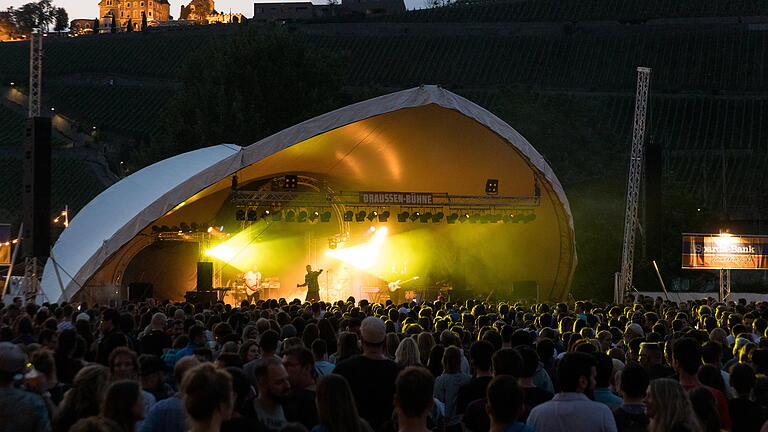 U&D-Festivalbesucher trotzten Wetterkapriolen       -  Volles Haus am Samstagabend beim Umsonst &amp; Draussen-Festival auf den Mainwiesen in Würzburg.