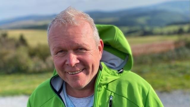 'Es bedarf einer Grundsanierung', sagt Harald Lange über den Deutschen Fußball-Bund. Auch eine Frauenquote hält der Lehrstuhlinhaber für Sportwissenschaft an der Universität Würzburg für sinnvoll. 'Es bedarf einer Grundsanierung', sagt Harald Lange über den Deutschen Fußball-Bund. Auch eine Frauenquote hält der Lehrstuhlinhaber für Sportwissenschaft an der Universität Würzburg für sinnvoll.