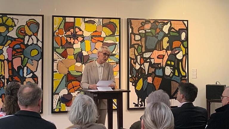 Stellt in der Kreisgalerie Mellrichstadt aus: die Künstlerin Sabine Bach (hier bei der Eröffnung der Ausstellung). Stellt in der Kreisgalerie Mellrichstadt aus: die Künstlerin Sabine Bach (hier bei der Eröffnung der Ausstellung).