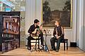Sopransaxophonistin Jess Gillam und der Gitarrist Milo&scaron; haben im ehemaligen Kurgartencafé gespielt.       -  Sopransaxophonistin Jess Gillam und der Gitarrist Milo&scaron; haben im ehemaligen Kurgartencafé gespielt.