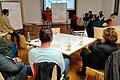 Gespannt lauschen die Teilnehmenden der Gemeindewerkstatt Riedbach den Erläuterungen der Sprecherin einer der drei Arbeitsgruppen, die die erarbeiten Ideen vorstellte.