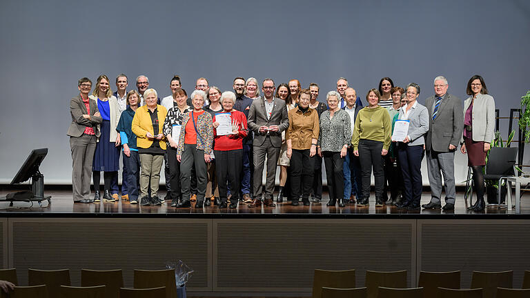 Zeichensetzen-Gala in Veitshöchheim       -  In den Mainfrankensälen in Veitshöchheim werden am Freitag (24.11.23) die Preisträger 2023 der Main-Post-Aktion 'Zeichen setzen!' ausgezeichnet. 16 Initiativen wurden in diesem Jahr vorgestellt. Ehrengast und Patin der Aktion in diesem Jahr ist Landtagspräsidentin Ilse Aigner.