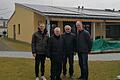 Vor der neuen PV-Anlage die Vorstände der BEG (von links) Norbert Schneider, Raimund Ruppert, Wolfgang Stöcker und Simon Weiglein, Vertreter der Firma König.