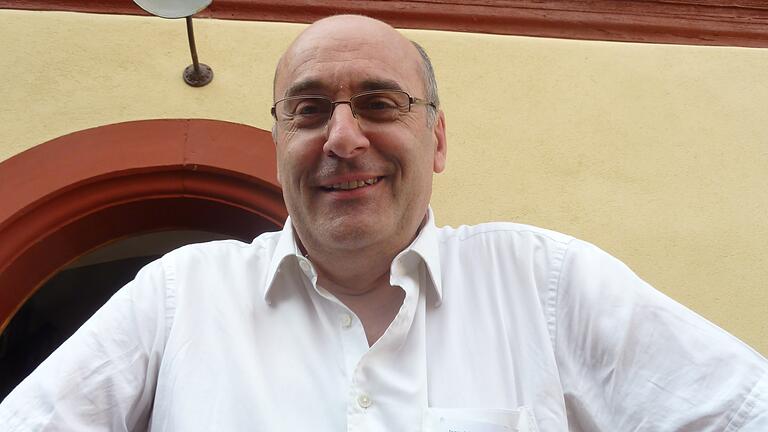 Jean-Léonce Dupont, seit 2011 an der Spitze des 50-köpfigen Departementsrats, will wiedergewählt werden. Jean-Léonce Dupont, seit 2011 an der Spitze des 50-köpfigen Departementsrats, will wiedergewählt werden.