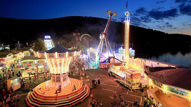 Die Michaelismesse Miltenberg ist ein Mix aus Vergnügungspark, Festzelt, Gewerbeausstellung und Marktständen. Die Michaelismesse Miltenberg ist ein Mix aus Vergnügungspark, Festzelt, Gewerbeausstellung und Marktständen.