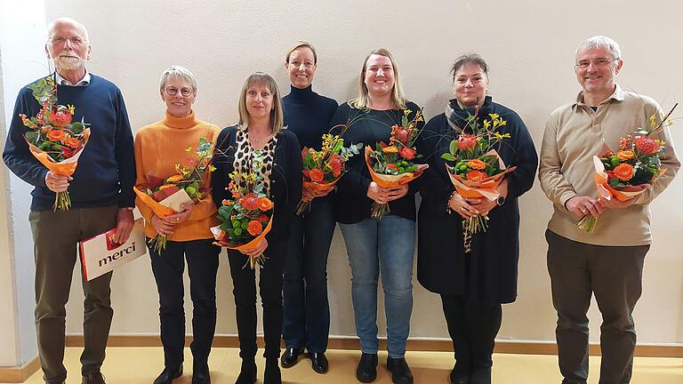 Auf dem Foto (von links): Vorstandsvorsitzender Dr. Thomas Klein, Andrea Hamberger, bisherige stellv. Vorsitzende Daniela Hock, Eva von Vietinghoff, Ivonne Liebler, neue stellv. Vorsitzende Anja Schreck, Schatzmeister Markus Baumann.