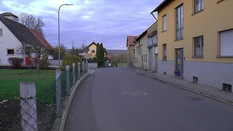 Auch die Umstufung der Ortsdurchfahrt war wieder einmal ein Thema bei der Bürgerversammlung in Horhausen. Auch die Umstufung der Ortsdurchfahrt war wieder einmal ein Thema bei der Bürgerversammlung in Horhausen.