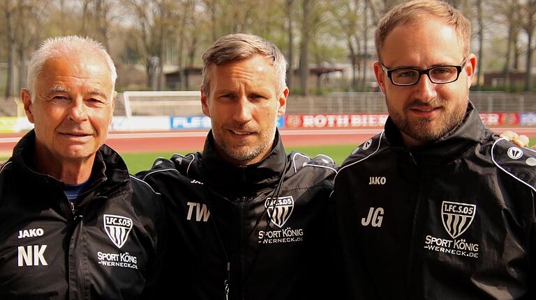 Schon wieder fast ein Jahr her: Im April 2019 hatten neben dem damaligen Trainer Timo Wenzel (Mitte) auch Torwart-Trainer Norbert Kleider (links) und Co-Trainer Jan Gernlein neue Verträge beim FC 05 Schweinfurt unterzeichnet. Schon wieder fast ein Jahr her: Im April 2019 hatten neben dem damaligen Trainer Timo Wenzel (Mitte) auch Torwart-Trainer Norbert Kleider (links) und Co-Trainer Jan Gernlein neue Verträge beim FC 05 Schweinfurt unterzeichnet.