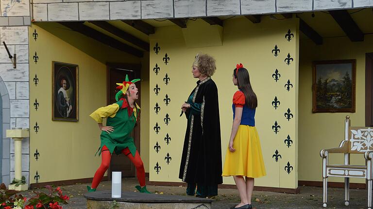 Szene aus dem Theaterstück - Szene aus dem Theaterstück Szene aus dem Theaterstück - Szene aus dem Theaterstück