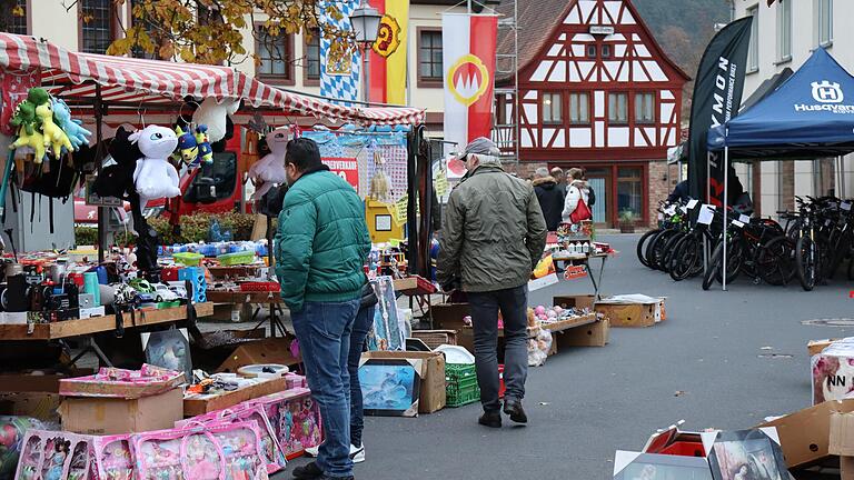 Der traditionsreiche Burgsinner Kirchweihmarkt gehört zu den Höhepunkten des Jahres. Der traditionsreiche Burgsinner Kirchweihmarkt gehört zu den Höhepunkten des Jahres.