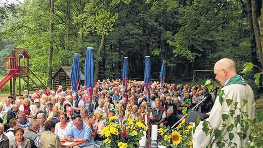 Leben im Glauben vermitteln: Pfarrer Paul Weismantel hielt die 4. Bergmesse am Schweinfurter Haus.