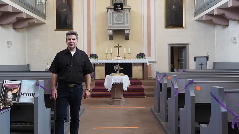 Pfarrer Michael Nachtrab in der evangelischen Kirche in Partenstein: Alle interessierten Paare haben ihre Hochzeit von 2020 auf das Jahr 2022 verschoben. Pfarrer Michael Nachtrab in der evangelischen Kirche in Partenstein: Alle interessierten Paare haben ihre Hochzeit von 2020 auf das Jahr 2022 verschoben.