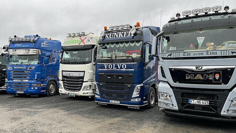 Auf dem Firmengelände der Firma Knorr-Transporte in Stadelhofen fand das Trucker-Treffen statt, dessen Erlös krebskranken Kindern in der Region zugutekommt. Auf dem Firmengelände der Firma Knorr-Transporte in Stadelhofen fand das Trucker-Treffen statt, dessen Erlös krebskranken Kindern in der Region zugutekommt.