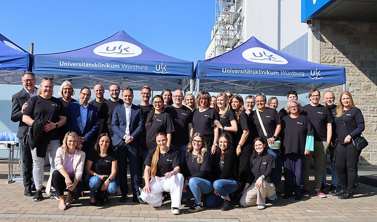 Über ein Jahr hatte ein Projektteam aus der UKW-Pflege mit rund 50 Personen an verschiedenen Themen gearbeitet. Jetzt wurde die Image-Kampagne vorgestellt. Über ein Jahr hatte ein Projektteam aus der UKW-Pflege mit rund 50 Personen an verschiedenen Themen gearbeitet. Jetzt wurde die Image-Kampagne vorgestellt.