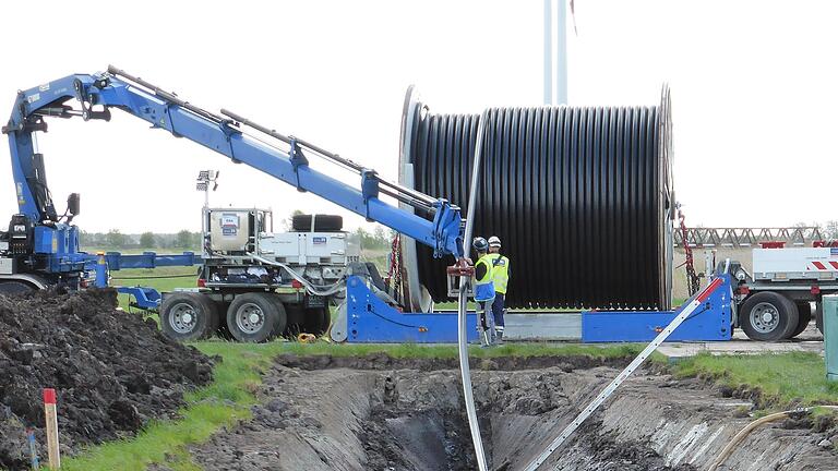 Um die große Kabeltrommel für das SuedLink-Erdkabel abspulen zu können, müssen im Gemeindebereich Wasserlosen drei etwa fußballfeldgroße Abspulplätze gebaut werden.