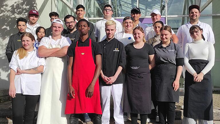 Die Schülerinnen und Schüler der 'Metzgerklasse' im ersten Lehrjahr an der Heinrich-Thein-Berufsschule in Haßfurt.