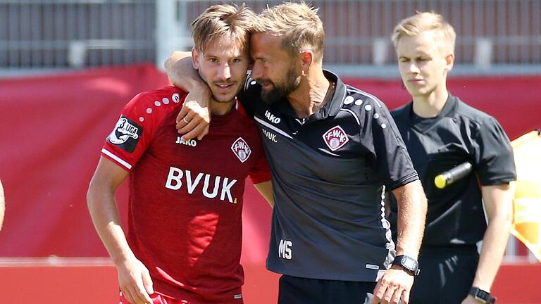 Ob Mittelfeldspieler Simon Skarlatidis (links) und Trainer Michael Schiele (rechts) auch in Zukunft bei den Würzburger Kickers zusammenarbeiten? Skarlatidis' Vertrag läuft zum Saisonende aus.