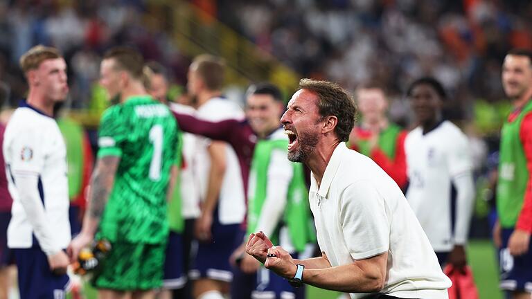 Euro 2024: Niederlande - England       -  Emotionaler Ausbruch: Southgate feiert mit den Fans.