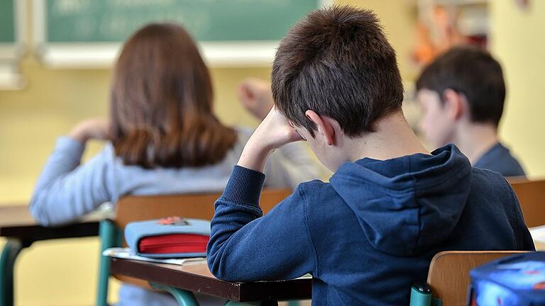 KINA - So leben die Kinder in Deutschland       -  Schülern helfen und sie unterstützen, damit vor allem in den Grundschulen alle gleiche Chancen haben. Das ist das Ansinnen der Schweinfurter SPD mit ihrem Antrag für die Einstellung pädagogischer Fachkräfte an den Grundschulen, der im Stadtrat noch einmal behandelt werden soll.