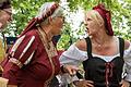 Beim diesjährigen Theaterstück auf dem Mittelaltermarkt des Walpurgisgerichts in Oberndorf ging es ganz schön zur Sache. Haben der Kaufmann Lubber (von links) und seine Frau Amalie wirklich faule Eier und ranzige Butter an die Zuhälterin Bruni verkauft?