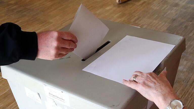 Wer wird Bürgermeister, wer wird Landrat? Am 15. März 2020 finden überall in Bayern Kommunalwahlen statt. Wer wird Bürgermeister, wer wird Landrat? Am 15. März 2020 finden überall in Bayern Kommunalwahlen statt.