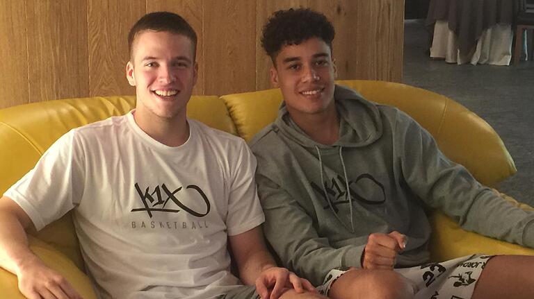 Nils Haßfurther (links) und Joshua Obiesie bekommen derzeit - auch laut ihrem Trainer - zu wenige Spielminuten. Nils Haßfurther (links) und Joshua Obiesie bekommen derzeit - auch laut ihrem Trainer - zu wenige Spielminuten.
