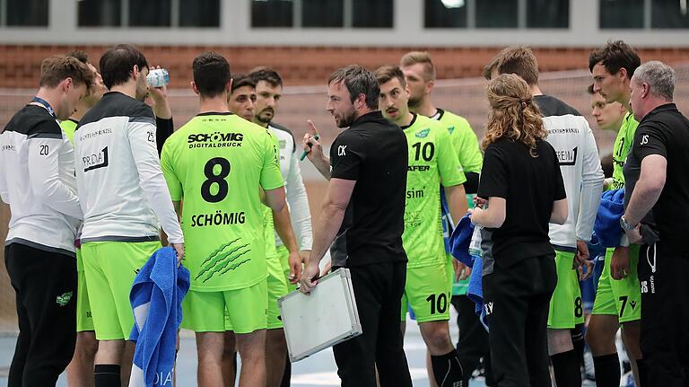 Eine seiner letzten Ansprachen an seine Mannschaft im Heimspiel gegen Bietigheim – nur ahnte Rimpars Trainer Ceven Klatt da noch nichts von seiner Freistellung.