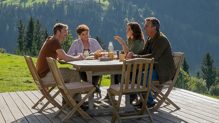 Bergdoktor Folge 5 Staffel 17.jpg       -  Bald kommen neue Folgen von 'Der Bergdoktor'. Die Dreharbeiten zur 18. Staffel haben nun begonnen.