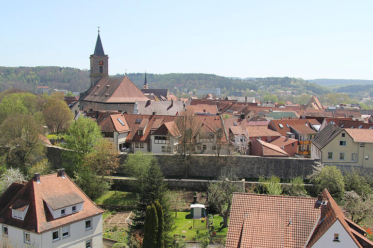 Die Bad Neustädter Kirche Maria Himmelfahrt prägt seit Jahrzehnten das Stadtbild. Gemäß dem Motto 'Die Kirche bleibt im Dorf' verfolgt das Bistum das Ziel, dass es auch weiterhin in jedem Dorf Räume geben soll, wo sich Gläubige treffen können.