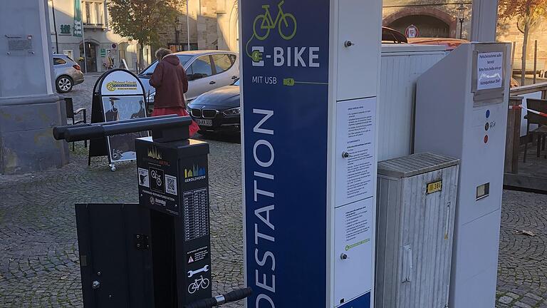 Die neue Fahrrad-Servicestation am Gerolzhöfer Marktplatz ist in Betrieb gegangen.