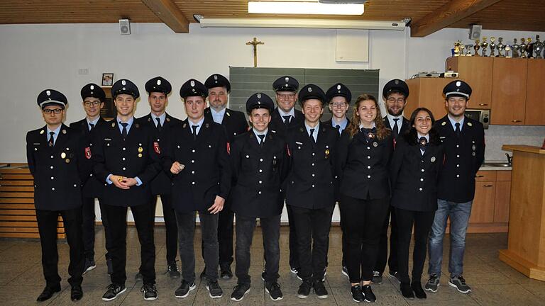 Zwei Gruppen der Feuerwehr Steinfeld legten die Leistungsprüfung &quot;Variante Innenangriff–Wasserentnahme aus Hydranten&quot; erfolgreich ab.