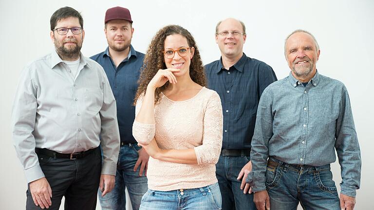 Sternallee haben sich über Jahre einen Namen gemacht in der deutschen christlichen Musikszene. Nun arbeiten die fünf Musiker (von links Rolf Wenner, Sebastian Volk, Susanne Scherer, Matthias Gahr und Michael Aust) an ihrem neuen Album. Dafür brauchen sie in einer Crowdfunding-Aktion noch ein wenig Unterstützung.