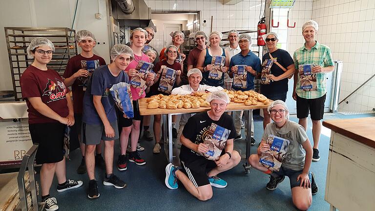 Die amerikanische Gruppe in der Landbäckerei Gagel.