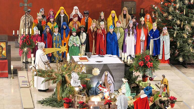 Im Bild: Aussendungsgottesdienst der Sternsinger in Dittelbrunn. Im Bild: Aussendungsgottesdienst der Sternsinger in Dittelbrunn.
